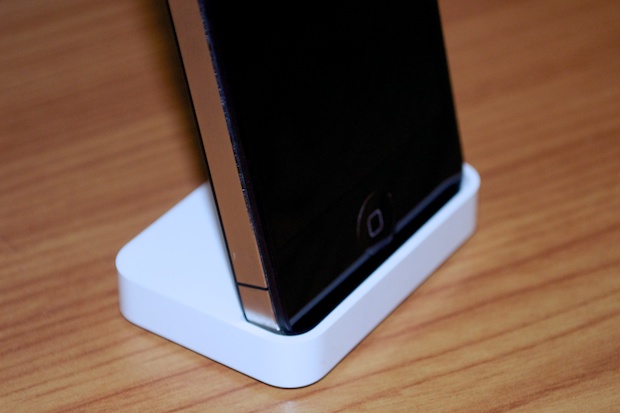 2010iPhone4Dock_0019
