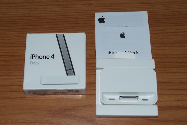 2011iPhone4Dock_0029