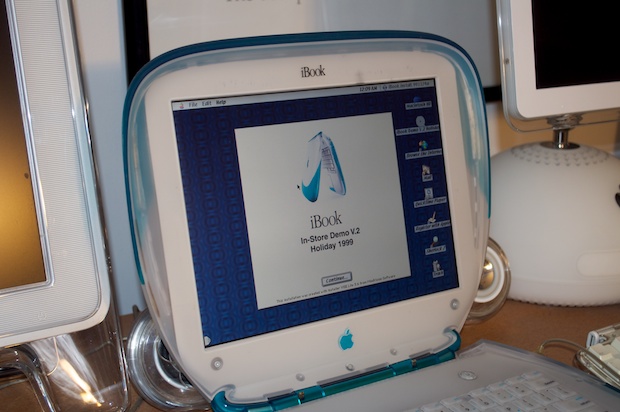 Apple_demo_CDs_0026